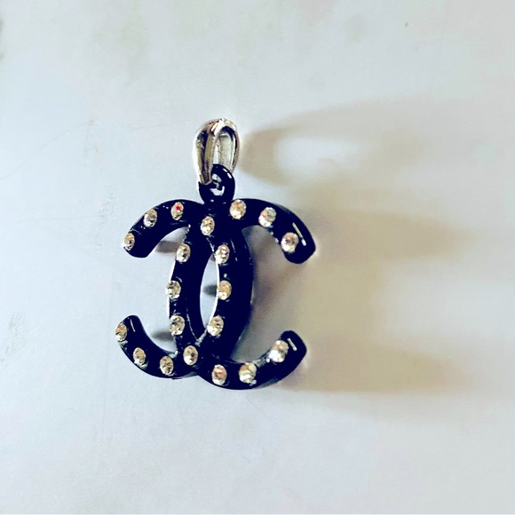 Black Rhinestone Pendent - Picture 2 of 2